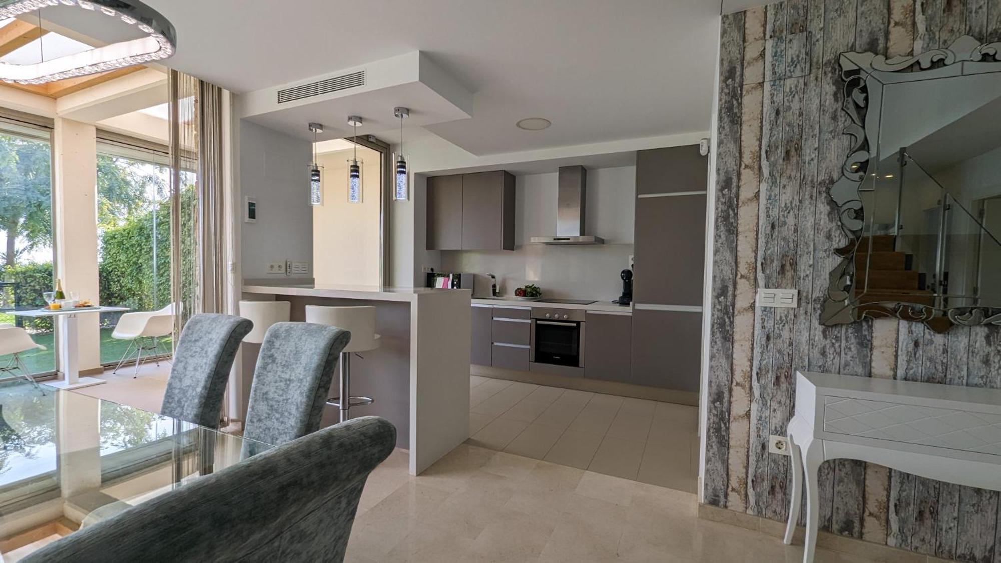 Paradise Beachfront Luxury Villa Вильяхойоса Экстерьер фото