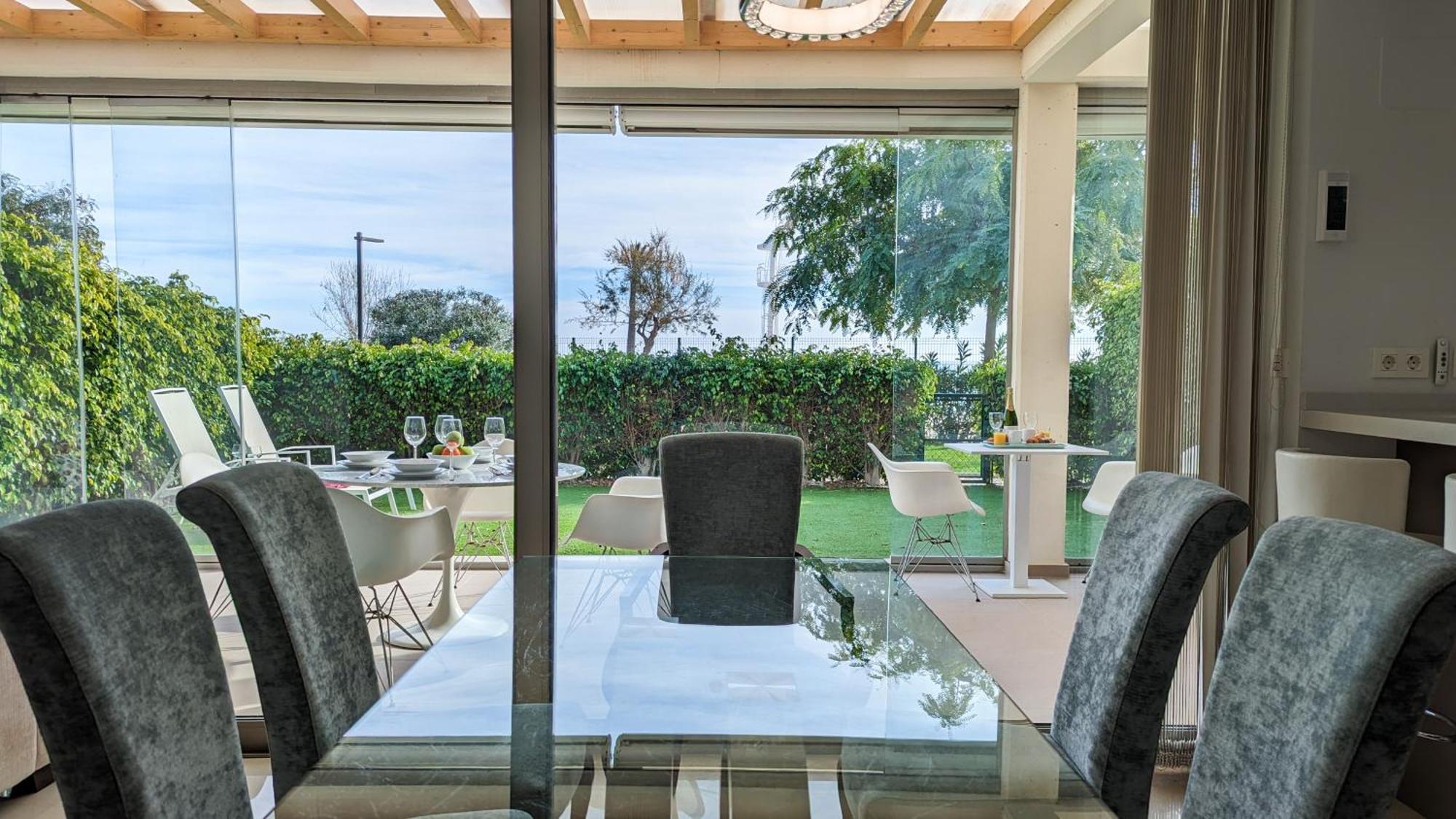 Paradise Beachfront Luxury Villa Вильяхойоса Экстерьер фото
