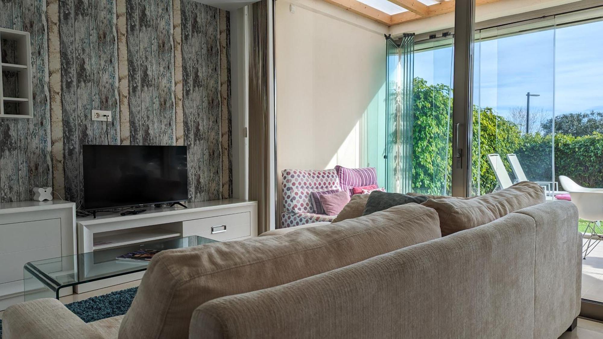 Paradise Beachfront Luxury Villa Вильяхойоса Экстерьер фото