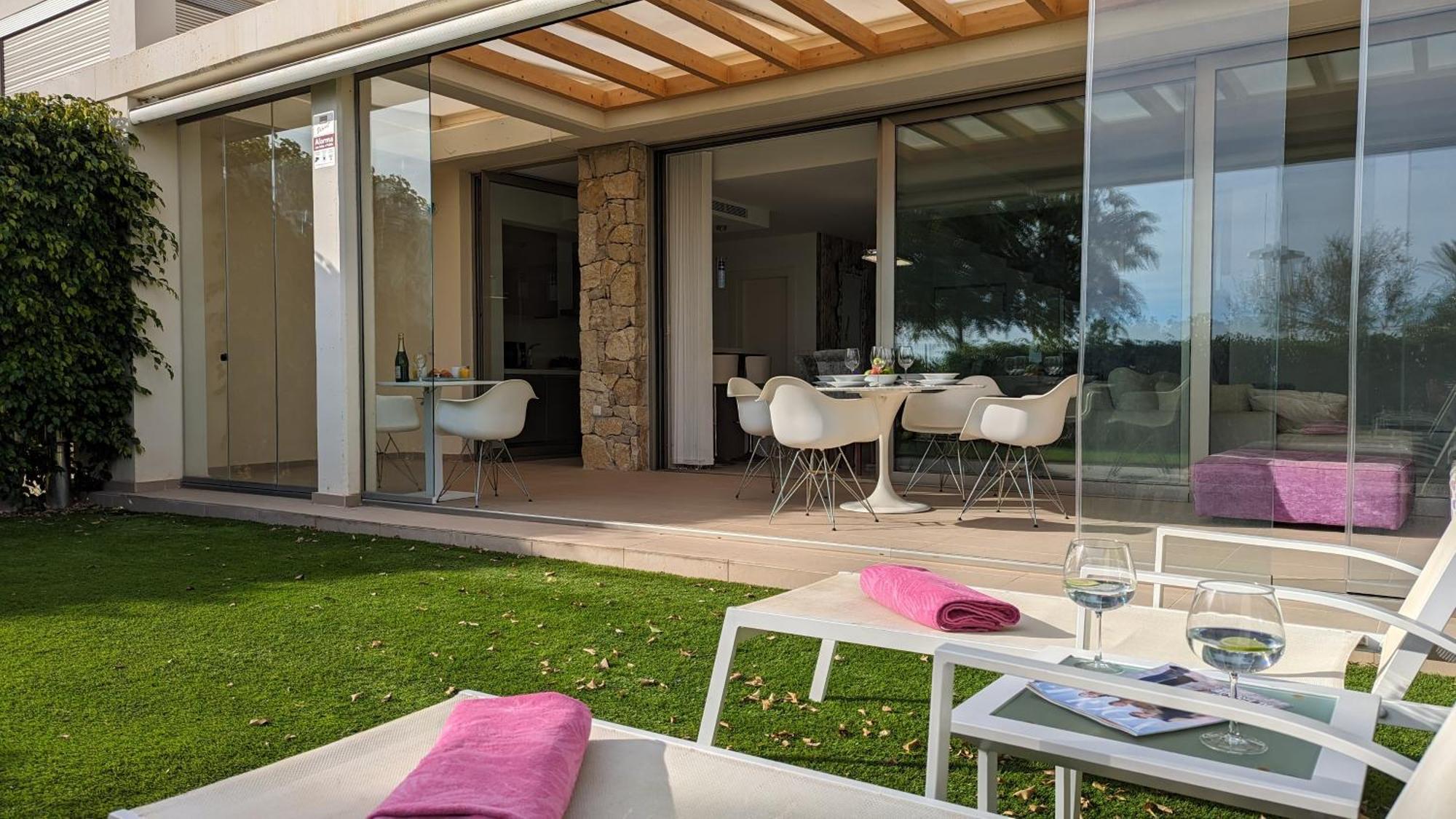 Paradise Beachfront Luxury Villa Вильяхойоса Экстерьер фото